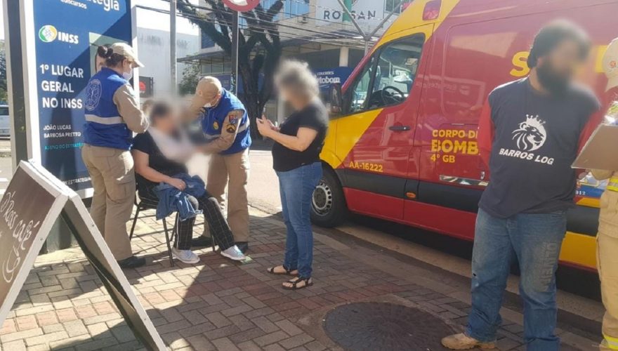 Mulher é atropelada na Rua Paraná, no Centro de Cascavel