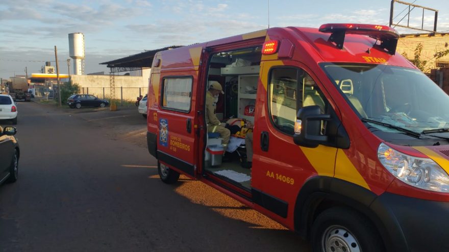 Homem fica ferido ao ser atingido por veículo em auto elétrica
