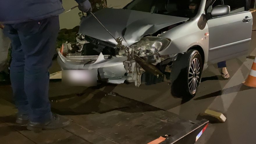 Fiat Strada e Corolla se envolvem em acidente na Área Militar