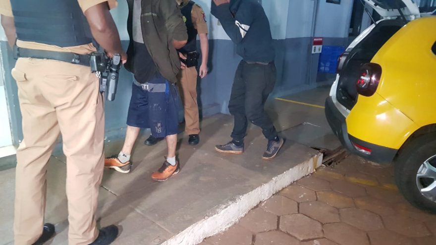 Polícia prende dois homens logo após arrombamento de Pet Shop na Rua Fortaleza