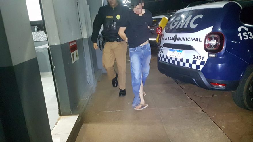 Jovem apanha de populares e é detido após invadir casa e furtar Belina em Santa Tereza do Oeste