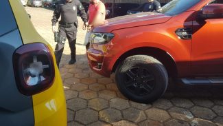 Homens detidos pela Polícia Federal são levados à Cadeia de Cascavel