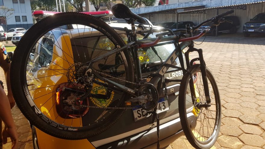 Bicicleta que havia sido furtada é localizada pelo dono em frente à bicicletaria