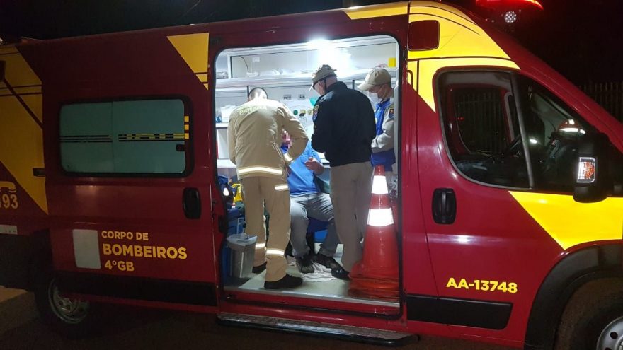 Motociclista sofre contusão em punho em acidente na Avenida Piquiri