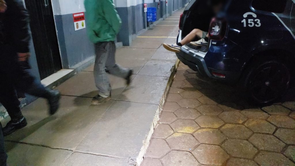 Ação da GM captura dois e recupera Corsa furtado no bairro Esmeralda