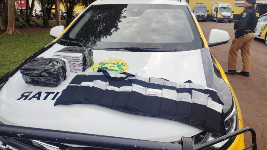 PRE de Cascavel apreende celulares que eram transportados em corpo de passageira de táxi