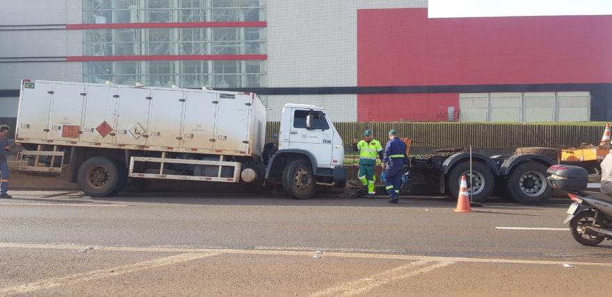 Caminhão da Prefeitura se envolve em acidente na rodovia BR-277