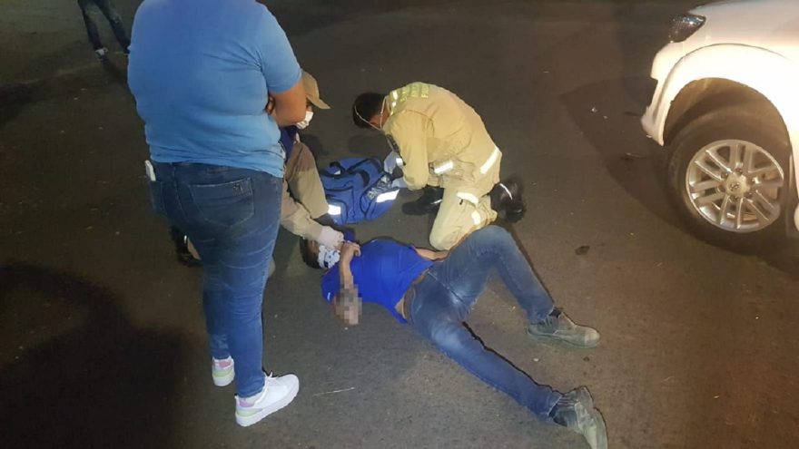 Motociclista fica ferido em acidente na Rua Pernambuco