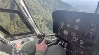 Relógio de um dos passageiros de avião que desapareceu, indicou a localização da aeronave