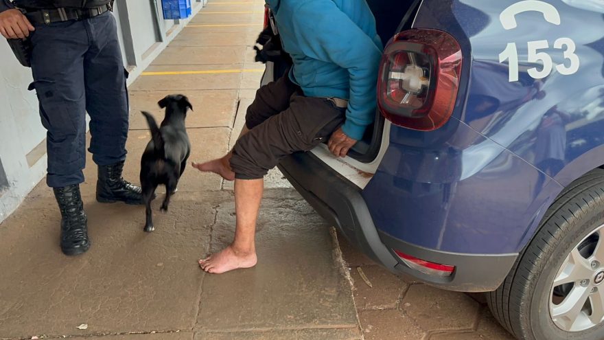 Homem e ‘cachorro são detidos’ por GMs após serem atacados na rodoviária