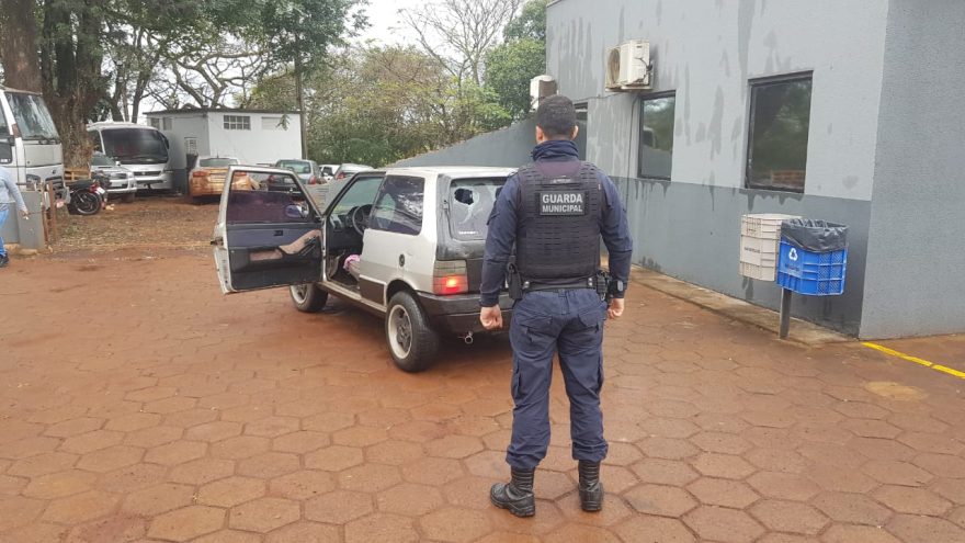 Uno furtado em Santa Tereza do Oeste é recuperado pela GM no Bairro Turisparque, em Cascavel