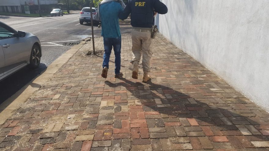 Foragido da Justiça em Foz é detido pela PRF na BR-277