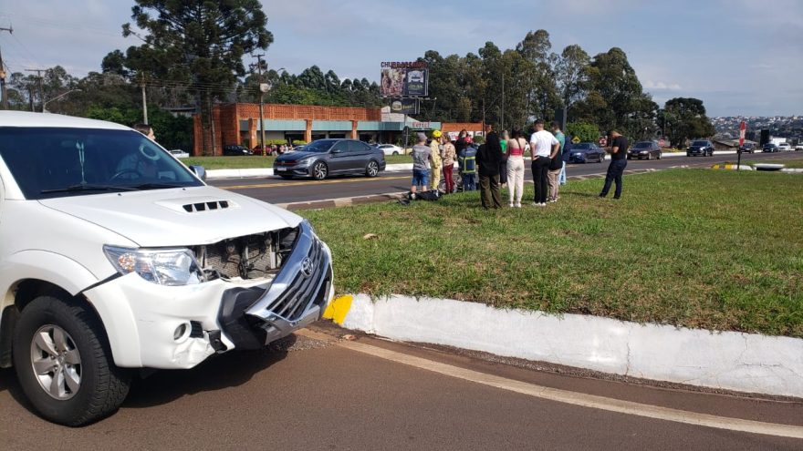 Passageira de moto fica ferida em acidente no Trevo da Portal na BR-277 em Cascavel