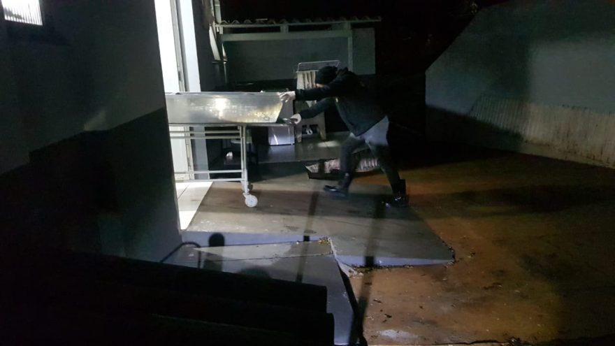 Corpo de Adir Verlimdo da Silva, de 55 anos, vítima de acidente na 277 chega ao IML