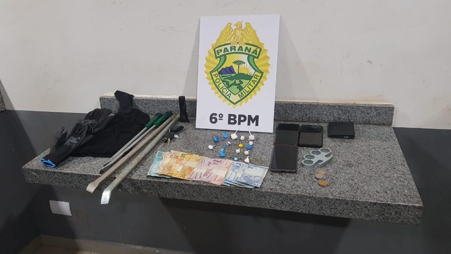 Procurado pela Justiça e comparsas são abordados e detidos com drogas, ferramentas e balaclava