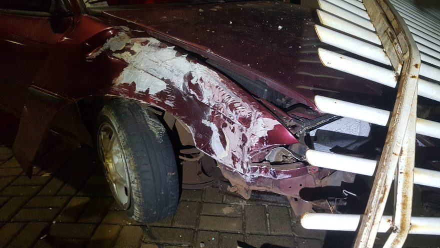 Embriagado, homem perder controle da direção do carro, invade residência e é detido pela PM