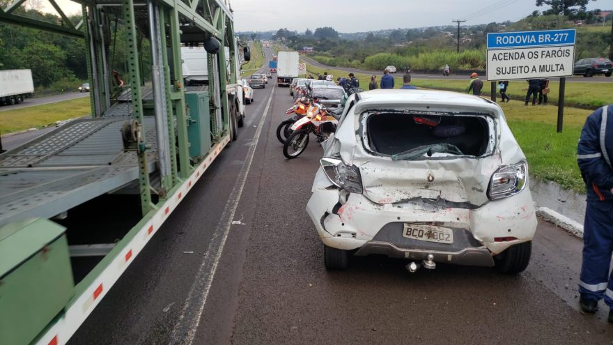 Engavetamento entre seis carros é registrado na rodovia BR-277