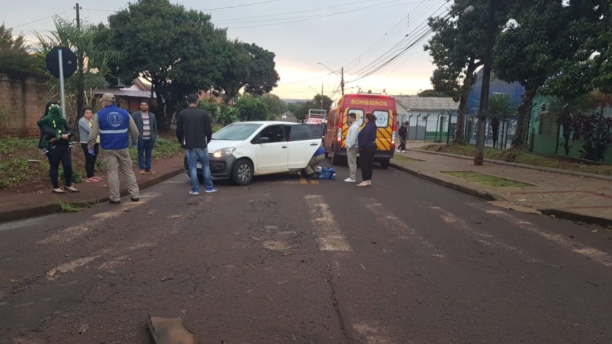 Forte colisão entre Peugeot e UP deixa homem ferido no Santa Cruz