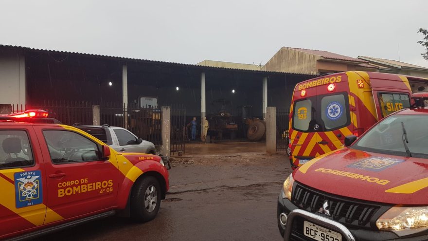 Bateria explode no rosto de trabalhador, que precisa ser socorrido pelo Samu