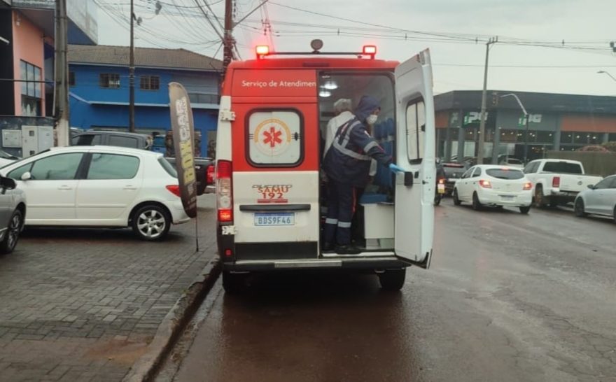 Vagando pela chuva, idoso é socorrido pelo Samu e encaminhado ao Hospital