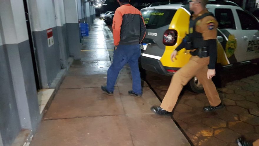 Homem é detido após agredir esposa, filho e filha no Universitário