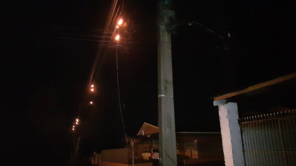 Cabo de alta tensão rompe e deixa moradores da região norte no escuro