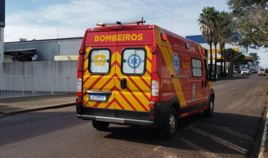 Bombeiros atendem vítima de queda de plano elevado no Centro de Convenções e Eventos