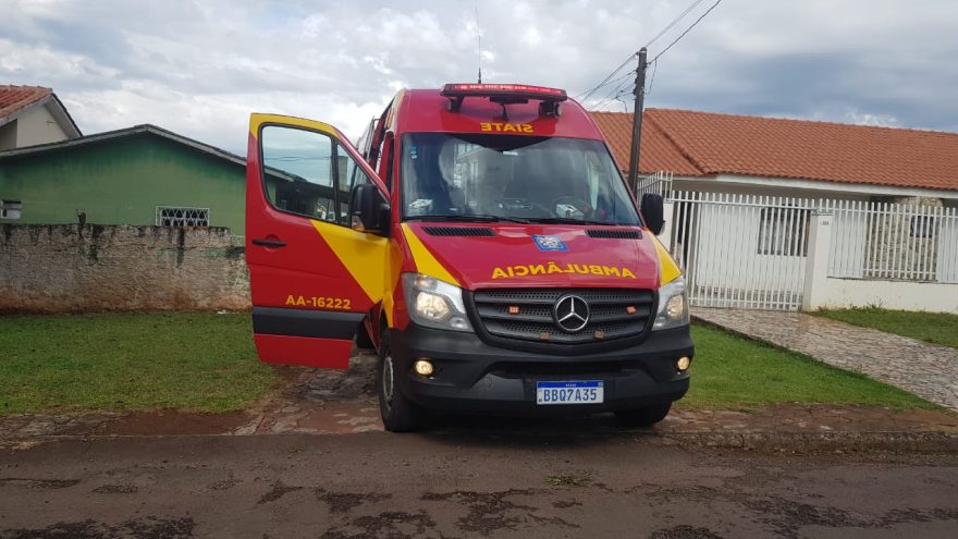 Bombeiros atendem vítima de queda no Bairro Neva, em Cascavel