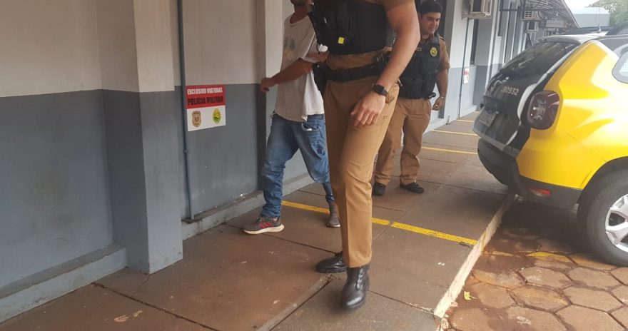 Homem é detido após furto de Notebook