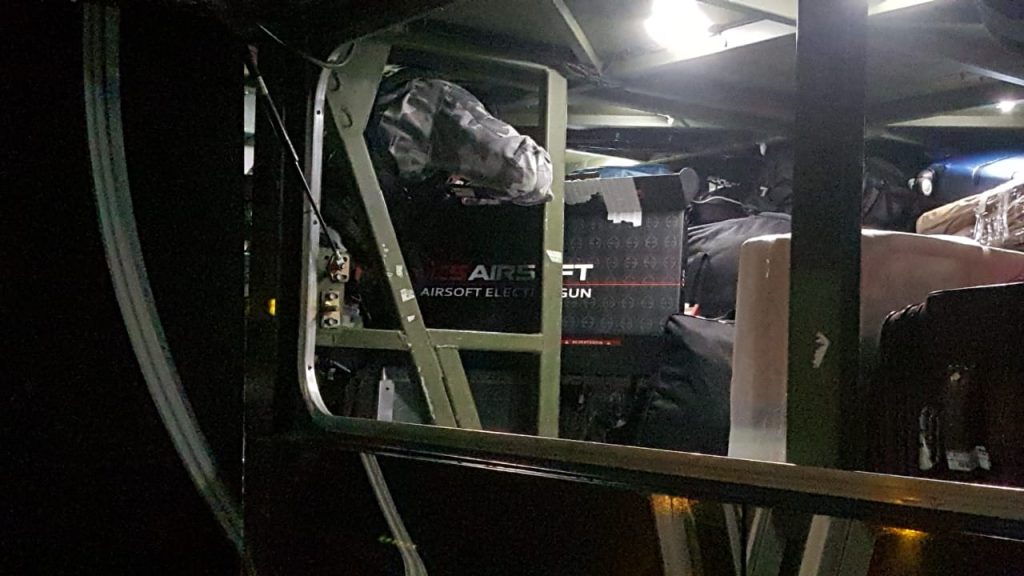 Choque fiscaliza ônibus em busca de mercadorias ilegais na rodoviária de Cascavel