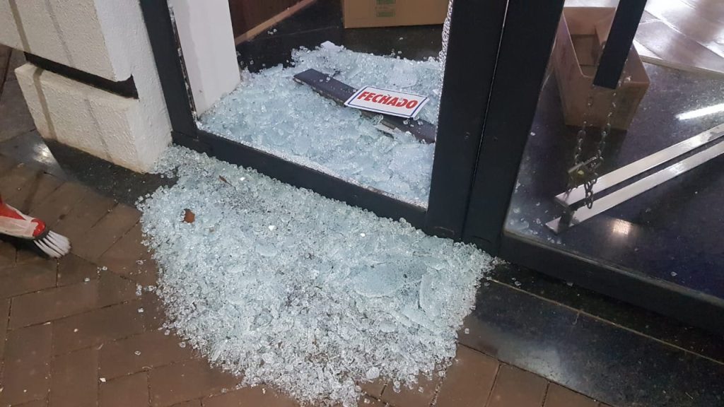 Loja de roupas é alvo de arrombamento no centro de Cascavel; suspeito foi detido pela PM