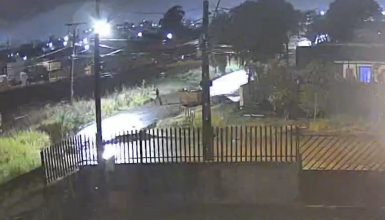 Imagem referente a Vídeo mostra namorado arrastando Taciana para mato antes de executá-la; no áudio é notável os pedidos de socorro