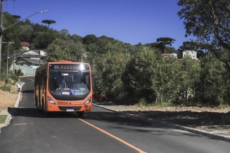 Requalificação da Rua João Budel, que liga Curitiba a Campo Magro, põe fim a uma espera de 30 anos Imagem referente a Requalificação da Rua João Budel, que liga Curitiba a Campo Magro, põe fim a uma espera de 30 anos