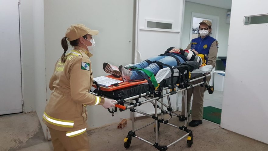 Mulher fica ferida em acidente de trânsito no Santa Felicidade