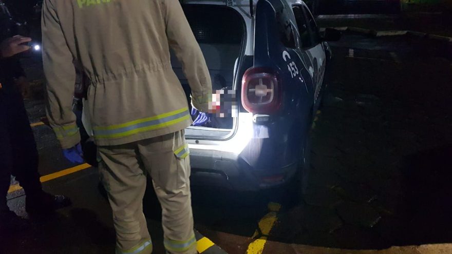 Homem é contido por moradores e preso após tentar furtar veículo no Cascavel Velho