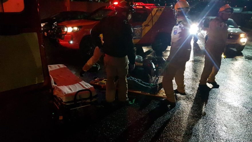 Motociclista fica ferido em acidente na Rua Jacarezinho