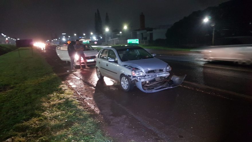 Engavetamento é registrado na BR-277 próximo ao viaduto Carelli