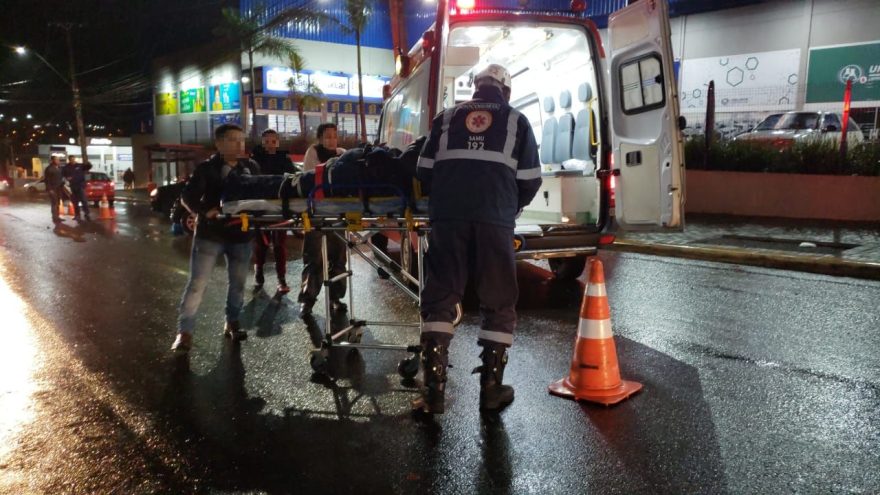 Motociclista fica ferido em acidente na Rua Europa no Periolo