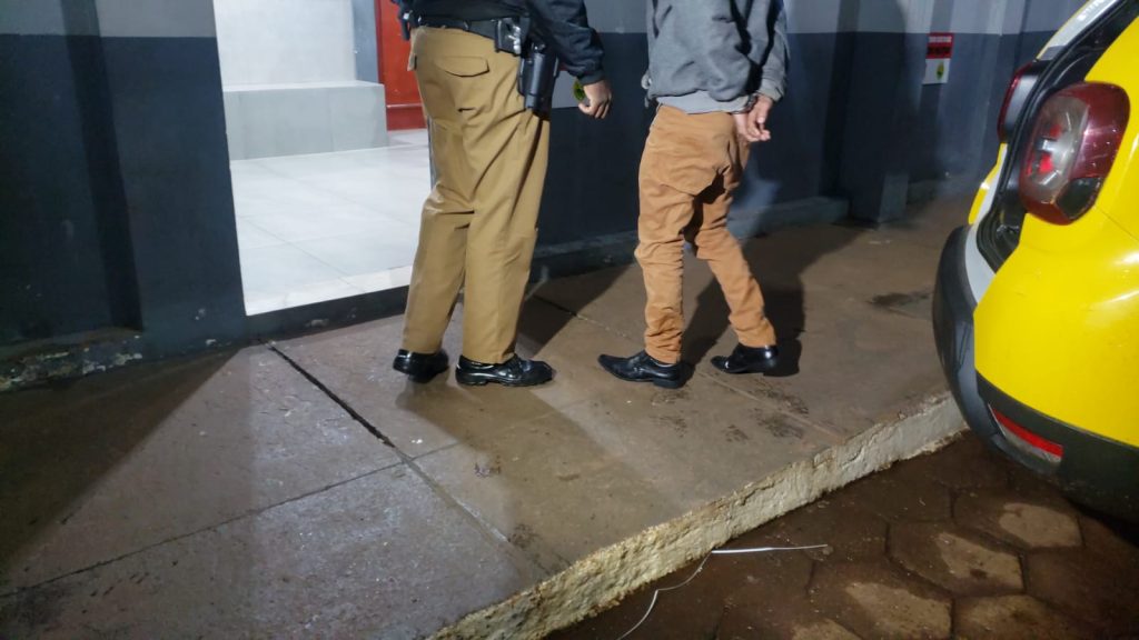 Homem é detido após agredir e ameaçar companheira e enteada no bairro Morumbi