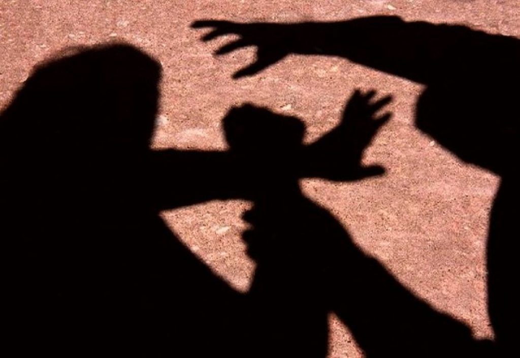 Sexo barulhento incomoda e vizinhas batem boca; briga entre elas incomodou a vizinhança