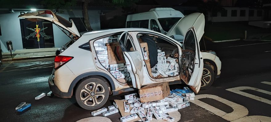 Após tentativa de fuga, veículo carregado com cigarros é apreendido pela PM e encaminhado à RF de Cascavel
