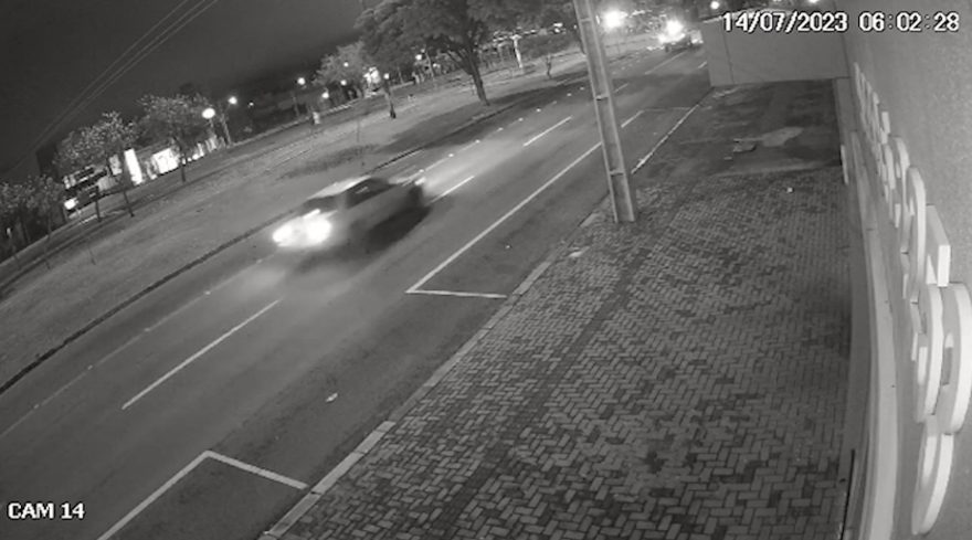 Vídeo mostra motorista furando sinal, batendo contra motociclista e fugindo sem prestar socorro