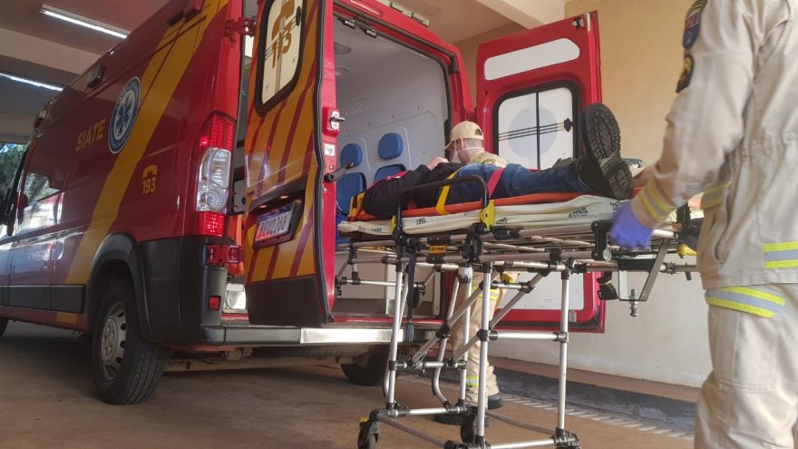 Jovem de 22 anos fica ferido em queda de moto na BR-277