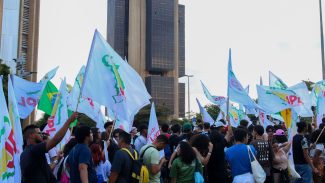 Estudantes fazem ato no Banco Central pela queda na taxa de juros