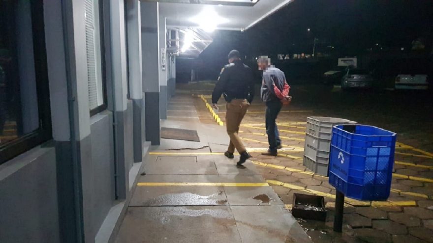 Homem é detido por embriaguez após se envolver em acidente com atropelamento