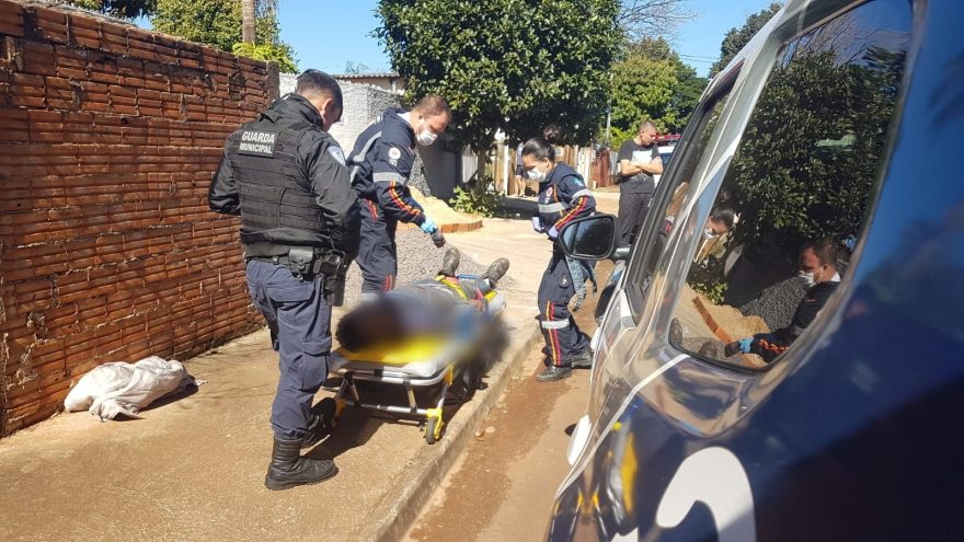 Homem é contido pela GM após “passear” em telhados dos vizinhos