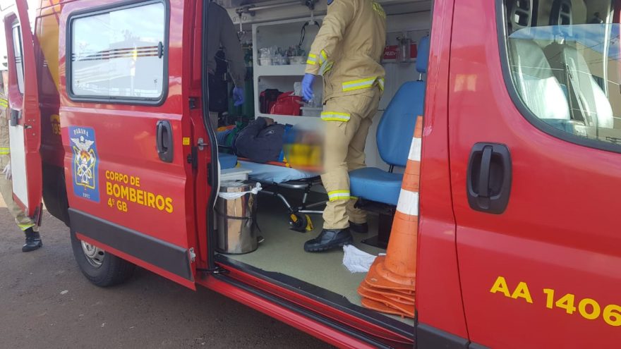 Homem tem lesão grave na perna após colisão entre motos no Bairro Interlagos