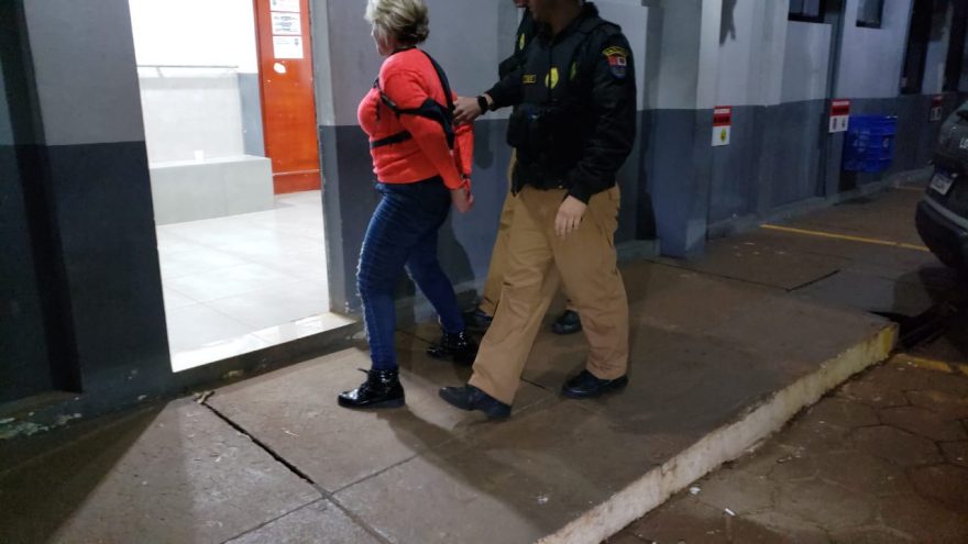 Mulher é detida por desacato após se envolver em acidente