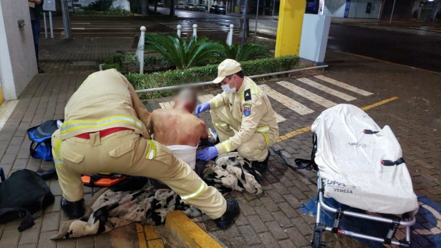Morador de rua é esfaqueado no centro de Cascavel