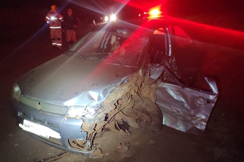 Acidente entre carreta e Fiat Pálio deixa seis feridos entre Toledo e São Pedro do Iguaçu Acidente entre carreta e Fiat Pálio deixa seis feridos entre Toledo e São Pedro do Iguaçu